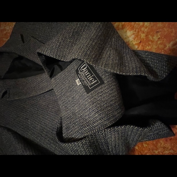 Daniel for Spellbound black two piece skirt suit - Picture 3 of 5